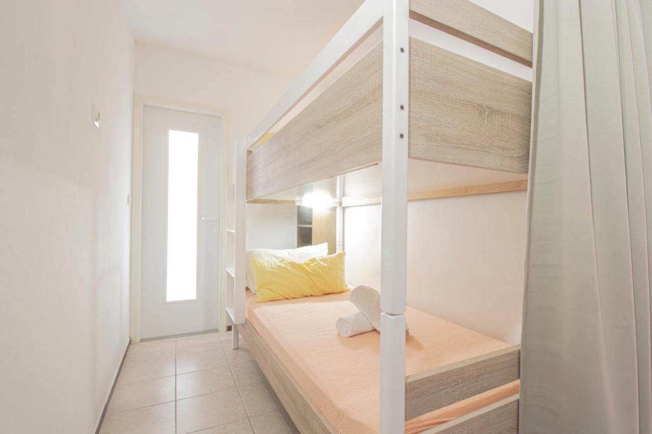 Galapagus Privat Beach & Boat Dock Apartman Metajna Kültér fotó