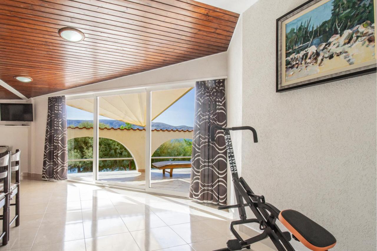 Galapagus Privat Beach & Boat Dock Apartman Metajna Kültér fotó
