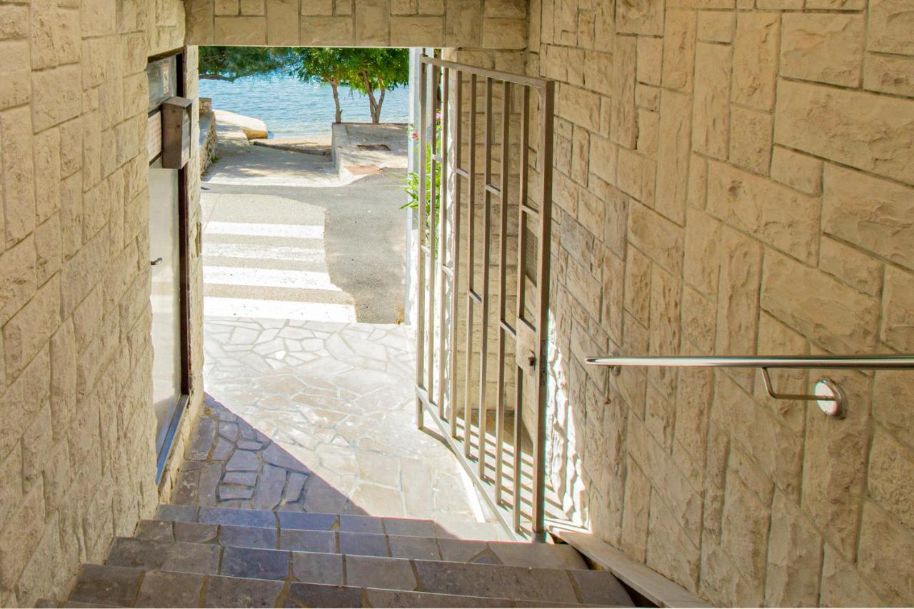 Galapagus Privat Beach & Boat Dock Apartman Metajna Kültér fotó