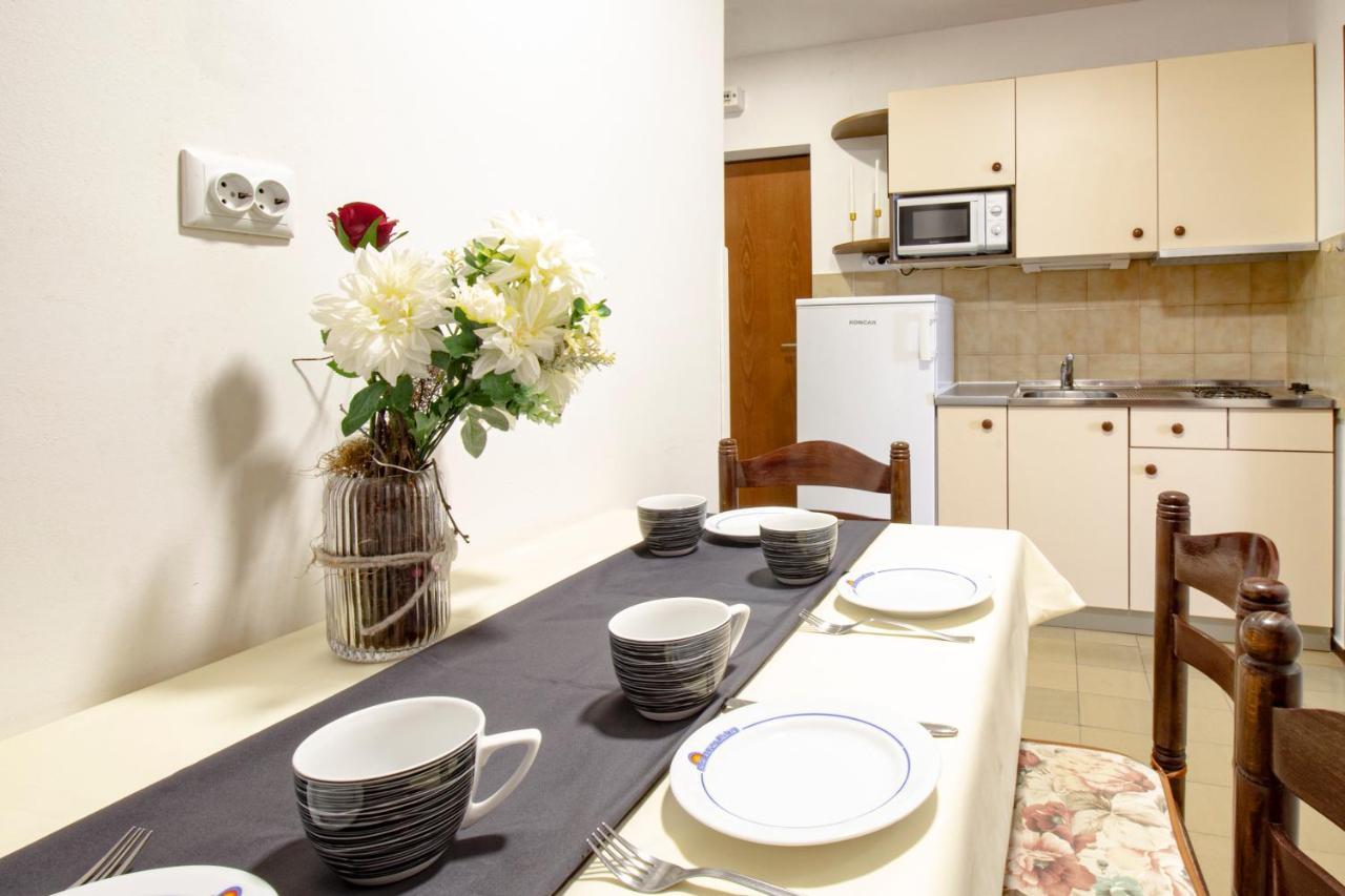 Galapagus Privat Beach & Boat Dock Apartman Metajna Kültér fotó