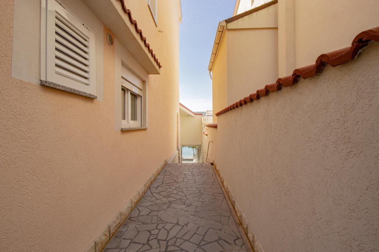 Galapagus Privat Beach & Boat Dock Apartman Metajna Kültér fotó